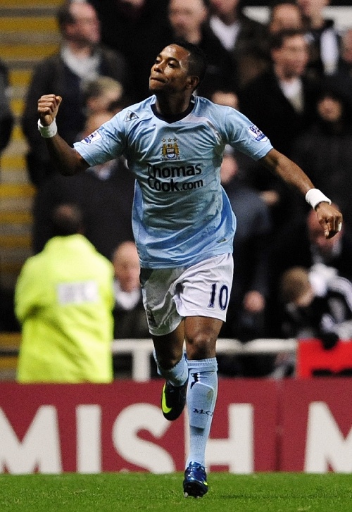 纽卡vs切尔西半场数据：双方控球率接近，蓝军半场仅2射门（纽卡vs切尔西半场战报：控球势均力敌，蓝军仅2次射门）