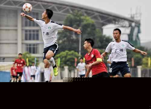 德甲战报：卡德打入唯一进球，十人奥格斯堡1-0汉堡（德甲战报：卡德制胜，十人奥格斯堡1-0力克汉堡）