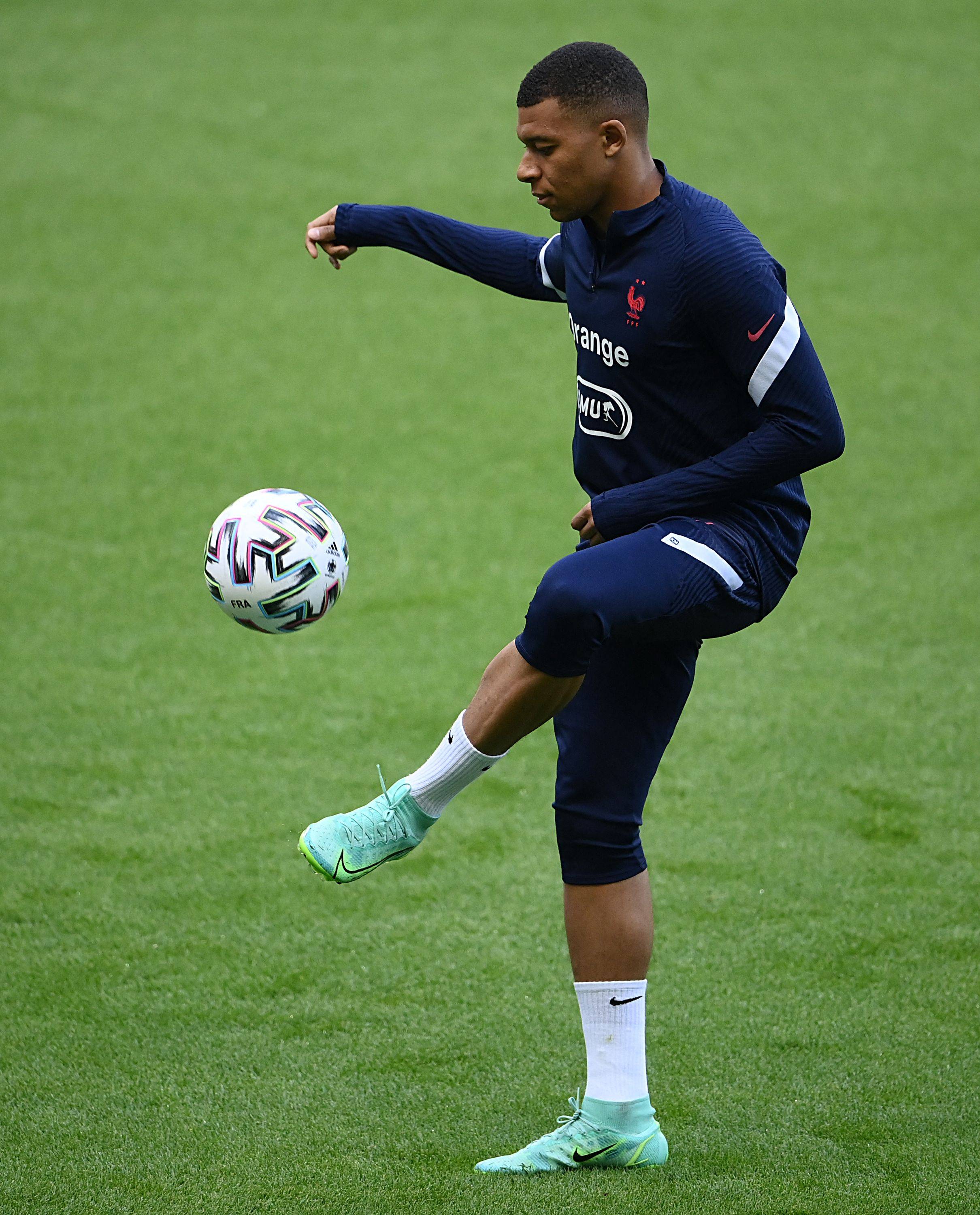 图赫尔：贝林没一起庆祝？我得去回看；三月才能再见我很难过（图赫尔：贝林未参与庆祝需回看；要到三月才能再见，我很难过）