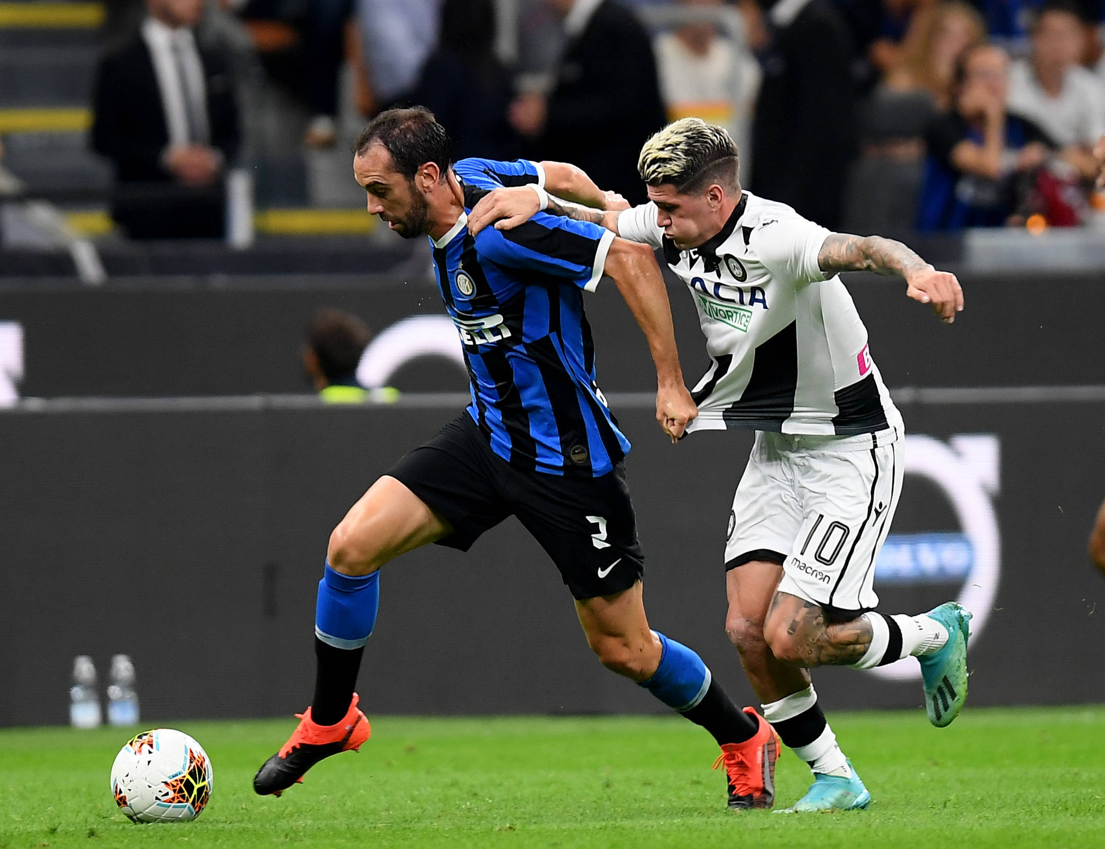 徐阳：邵佳一的融合与沟通能力强；希望更多年轻教练挺身而出（徐阳称邵佳一融合与沟通出色，盼更多年轻教练挺身而出）