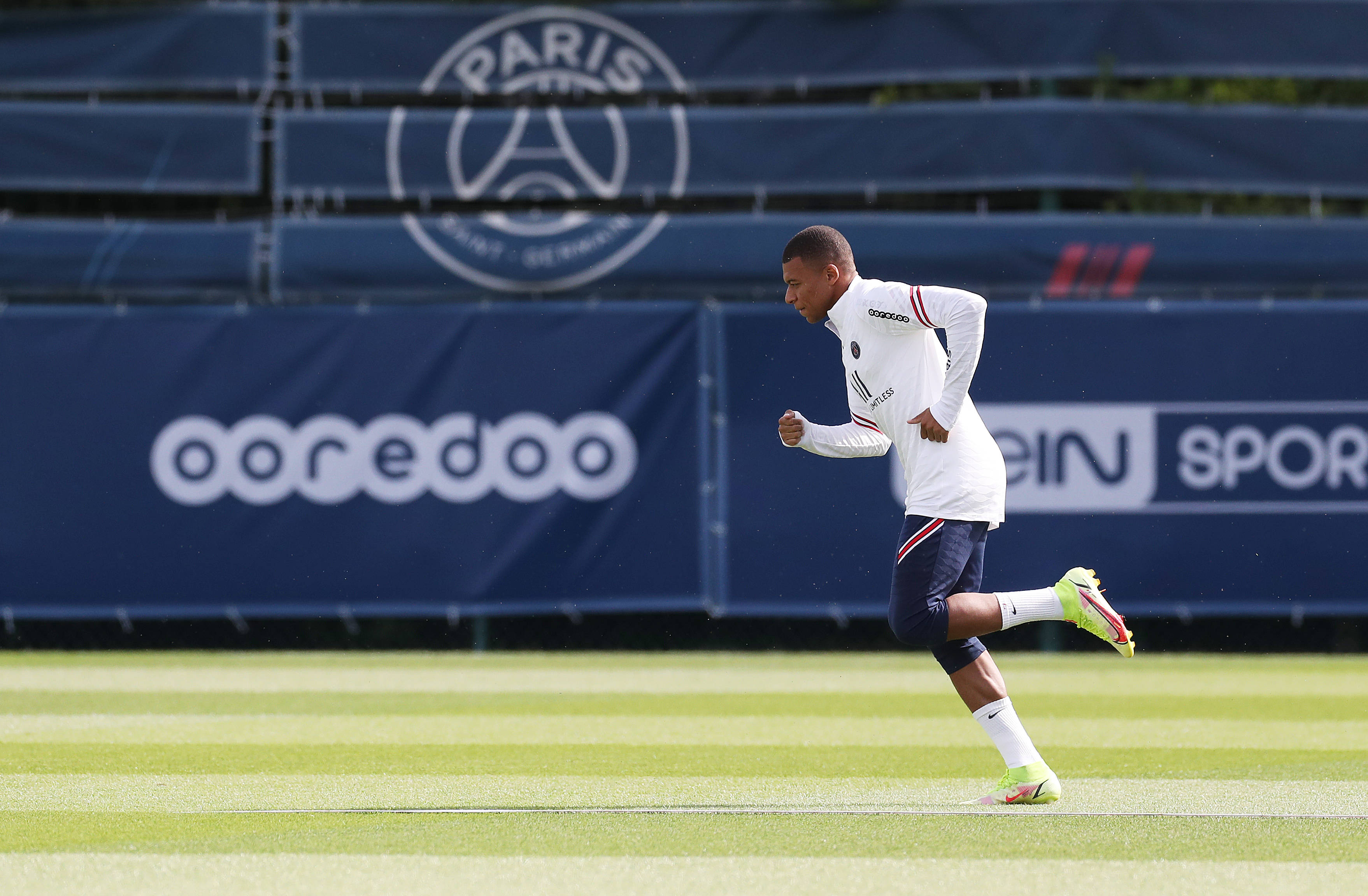 巴萨2-1逆转法兰克福，孔德头球双响，亚马尔、拉什福德送助攻（巴萨2-1逆转法兰克福，孔德头槌梅开二度，亚马尔与拉什福德奉献助攻）