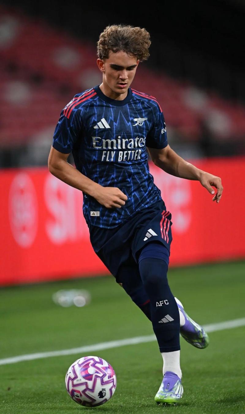 塞斯特罗：踢球风格上，我在学习卡塞米罗和克罗斯（塞斯特罗：我的踢法在向卡塞米罗、克罗斯学习）