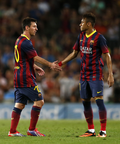 狼队战布伦特福德第32分钟才有射门，造英超6年最沉闷开局（狼队战布伦特福德至第32分钟才首射，刷新英超近六年最沉闷开局）