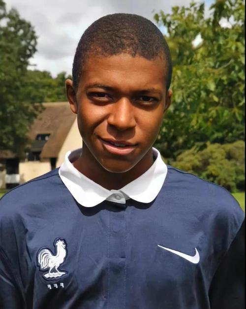 斯基拉：尤文将给伊尔迪兹500-550万年薪，加与欧冠挂钩奖金（斯基拉：尤文拟向伊尔迪兹提供500-550万年薪，并附欧冠激励条款）