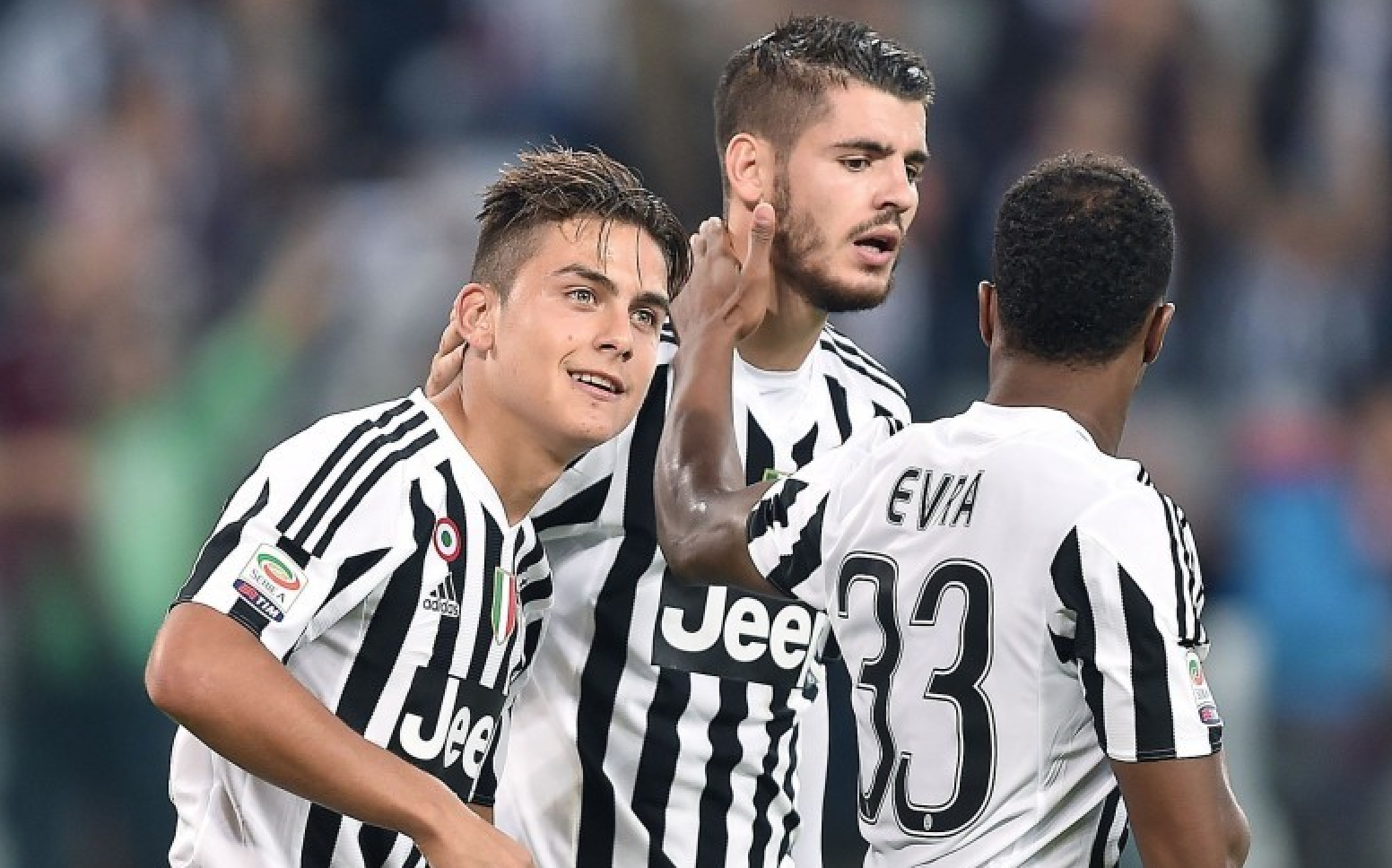 记者：诺坎普保安看到梅西后非常惊讶，当即就放他进去了（记者称梅西现身诺坎普令保安愕然，随即放行）